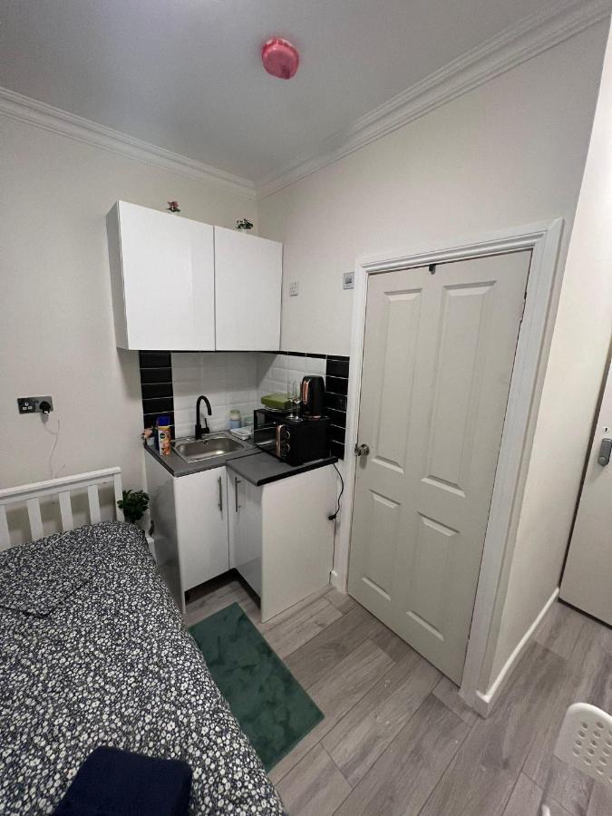 Lovely Apartment Close To Acton Central Station London Exterior photo